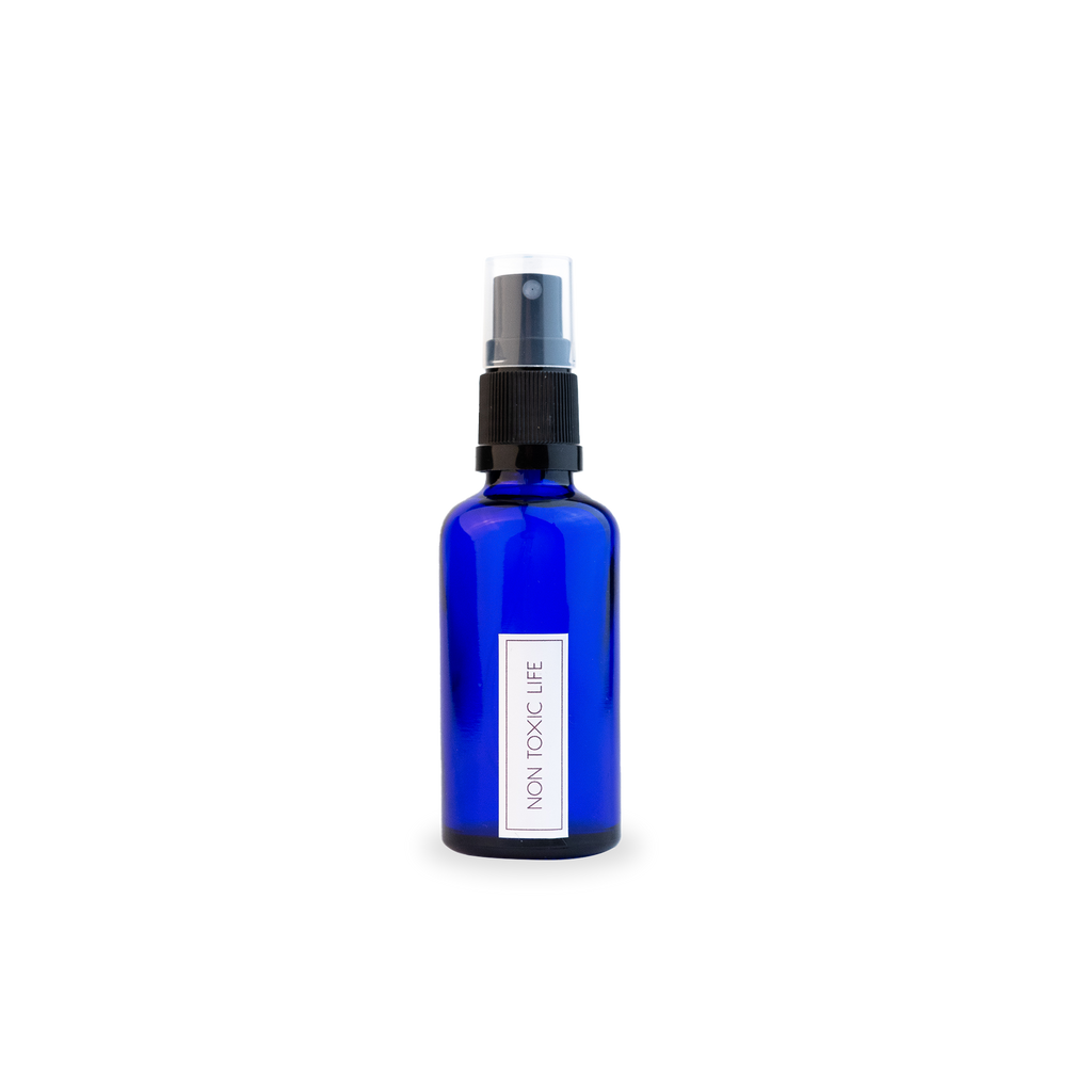 Kosmetický flakon Skleněná modrá lahvička s rozprašovačem 50 ml Non Toxic Life fotografie č. 1